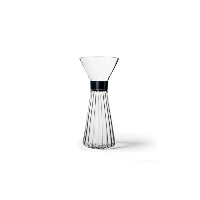 Miuccia' jug by Cristina Celestino for Atipico in transparent glass. This piece comes in 2 sizes, a regular (13.6xh26) or...