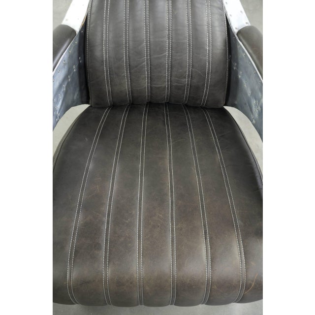 Cowhide Aviator Lounge Chair in Leather and Aluminium For Sale - Image 6 of 14