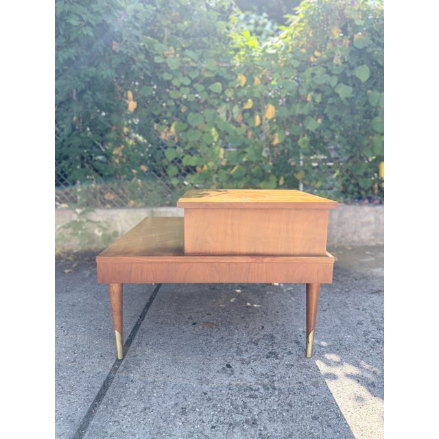 Mid-Century 2 Tier Walnut and Brass Accent Corner Table by Lane Furniture For Sale In New York - Image 6 of 16