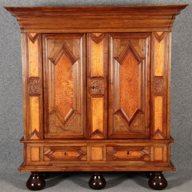 Height approx. 205 cm Wide body approx. 55.5 cm Width cornice approx. 70 cm Deep body approx. 165.5 cm Deep cornice...