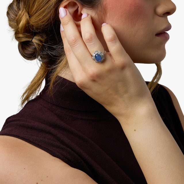 1990s Vintage 5.00 Carat Star Sapphire Diamond Ballerina Cluster 18k White Gold Ring, Size 6.5 For Sale - Image 5 of 7