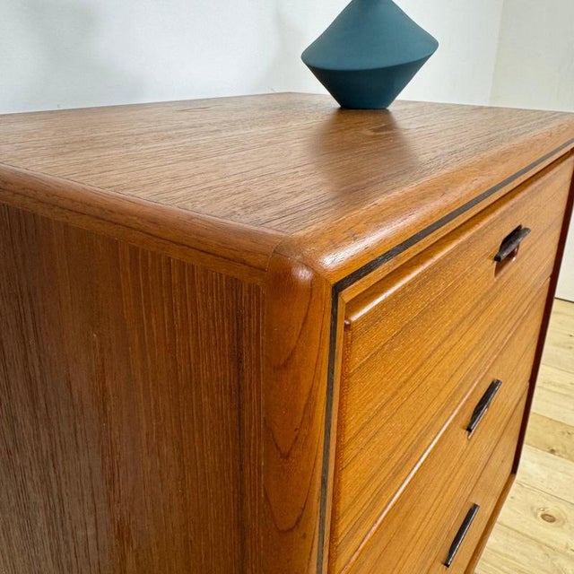 Small Three-Drawer Teak Chest of Drawers, Denmark, 1960 For Sale - Image 12 of 14