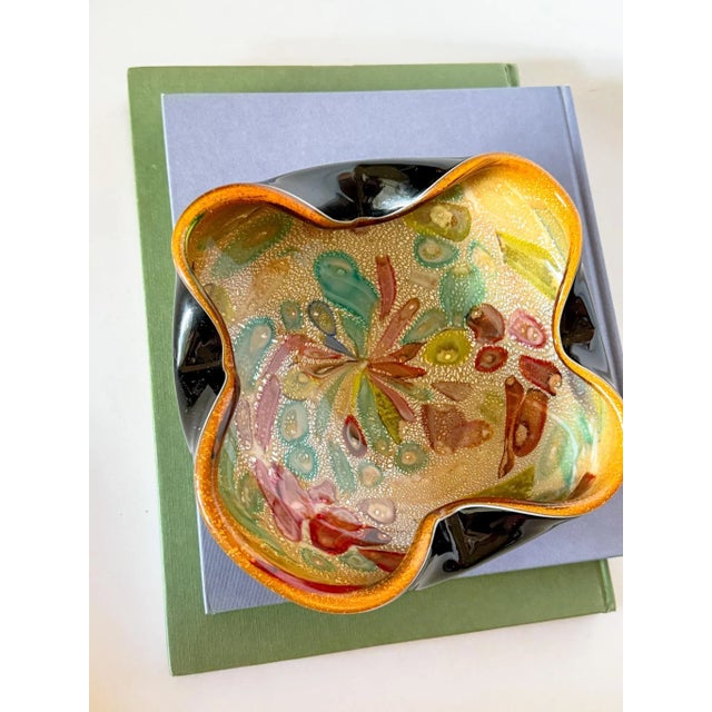 Murano 1950s Mid Century Modernist Italian Multicolor Confetti Murano Style Art Glass Freeform Decorative Bowl For Sale - Image 4 of 15