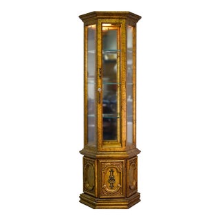 Mid-Century Traditional Glass Mirror Back Lighted Curio Vitrine in Gold Paint For Sale