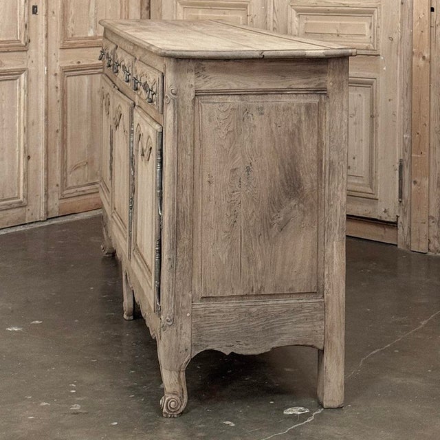 18th Century Country French Louis XV Buffet in Stripped Oak For Sale - Image 12 of 18