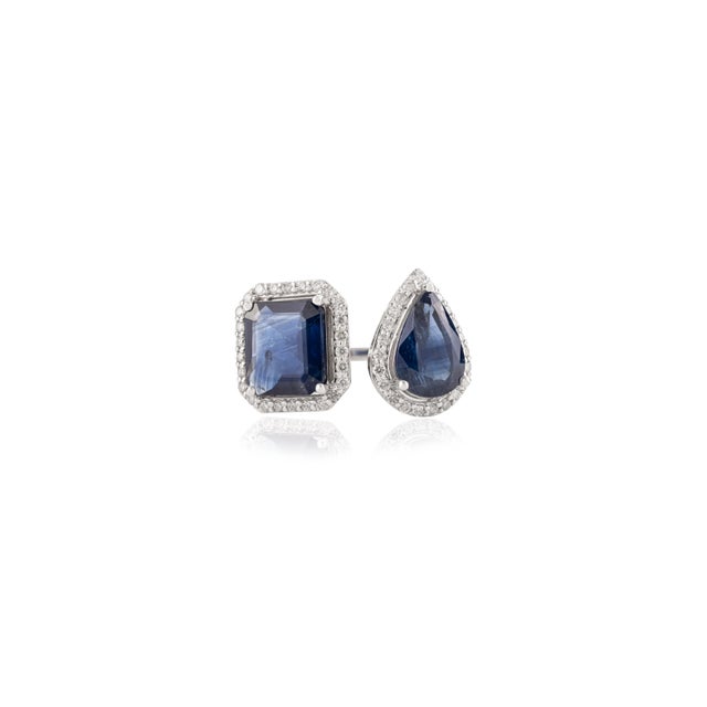 5.32 Carat Deep Blue Sapphire Toi Et Moi Ring With Halo Diamonds in 18k White Gold Size 6.5 For Sale - Image 4 of 14
