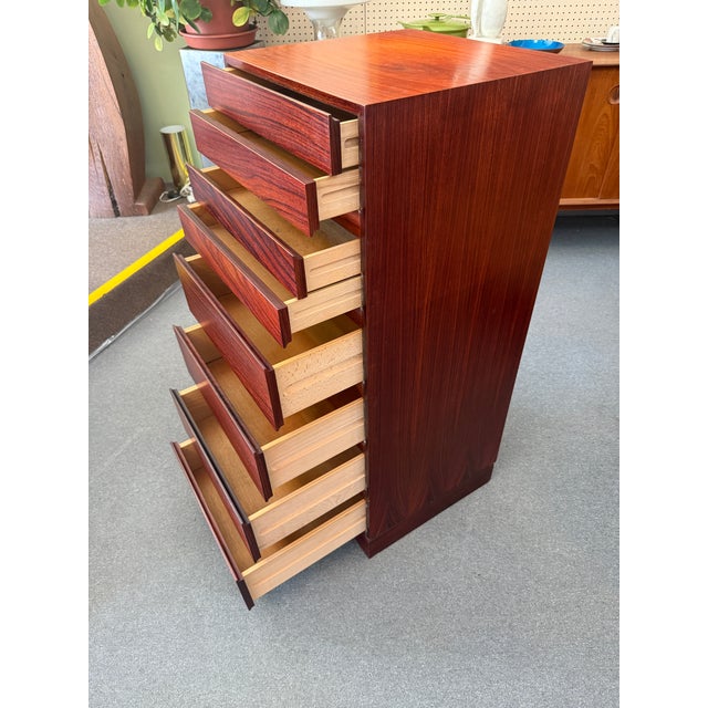 Vinde Mobelfabrik Arne Wahl Iverson Danish Rosewood 8 Drawer Narrow Dresser/Chest C1970s For Sale - Image 4 of 12