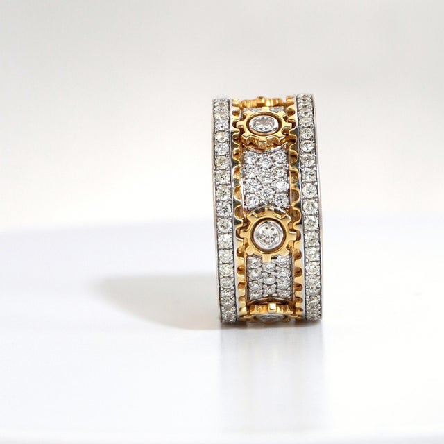 18k Yellow Gold Rotating Gear Ring With 1.6ct Gh VVS Diamonds, New, Size 6.5 For Sale - Image 4 of 6