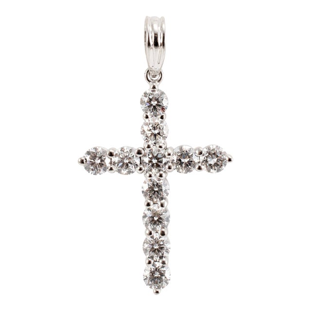 14k White Gold Lab Grown Diamond Cross Pendant For Sale
