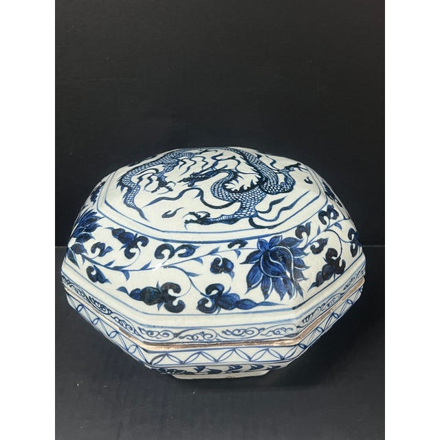 Blue Late 20th Century Chinese Art Porcelain Blue and White Large Lidded Box For Sale - Image 8 of 10