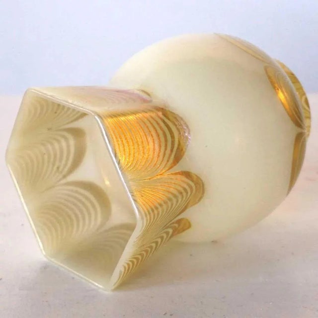 Traditional American Tiffany Studios Opalescent Glass Dragged Loop Mosque Lamp Shade For Sale - Image 3 of 6