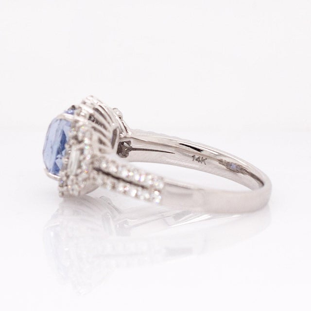 Metal 3.1ct Cornflower Blue Sapphire & Diamond Ring in 14k White Gold – Emerald 8×7mm, Size 6.75 For Sale - Image 7 of 7