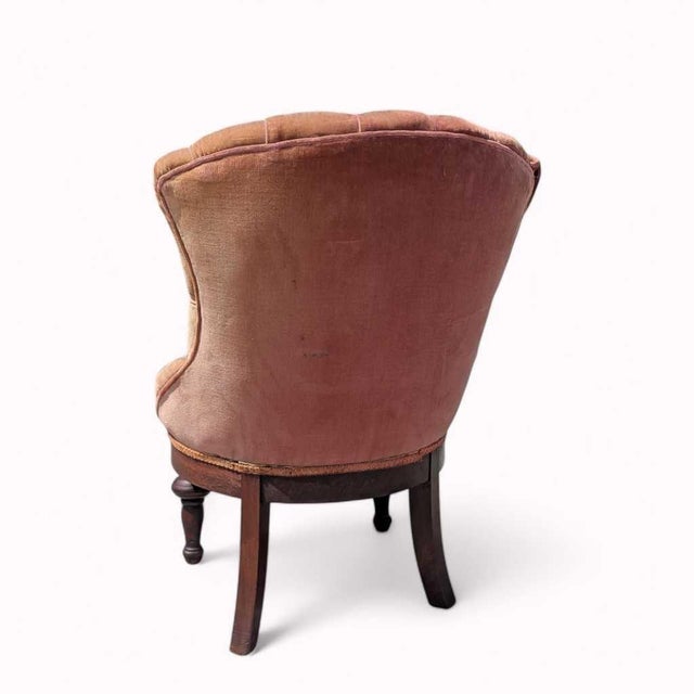 Late 20th Century Victorian Style Tufted Slipper Chair in Pink Velvet For Sale - Image 11 of 18