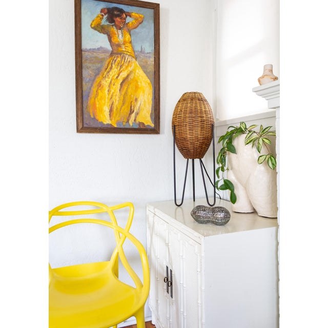 This FB Rogers silver-plated, lidded peanut bowl is generously sized to hold nuts or candy in your bar or drinks station....