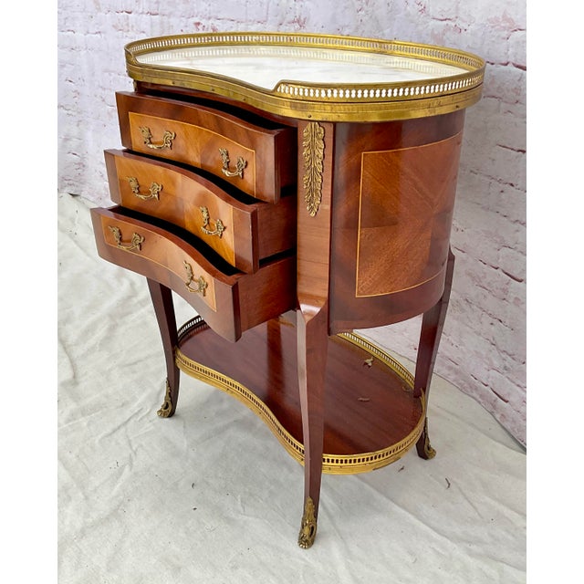 Elegant Louis XV Side Tables With Marble Tops and Brass Accents - A Pair For Sale - Image 11 of 17