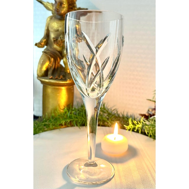 Elevate your dining experience with this Waterford Crystal Signature John Rocha Red Wine Glass, a testament to timeless...