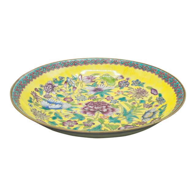 1900s Antique Victorian Chinese Famille Jaune Decorative Dish For Sale