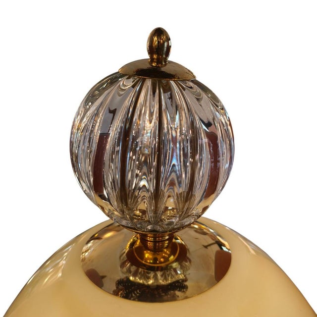 Egg-shaped table lamp made of Murano glass. Crafted using the blown glass technique in an ivory tone, it provides a soft,...