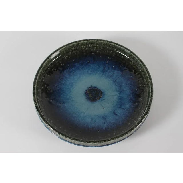 Large Mid-Century Danish Low Bowl in Deep Blue and Moss Green Glazed Stoneware by Per Linnemann-Schmidt for Palshus, 1960s For Sale - Image 4 of 9