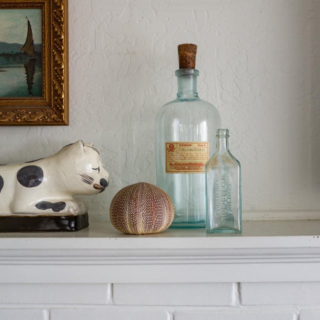 Pair of American Antique Aqua Apothecary Bottles From Chicago and Lexington For Sale - Image 4 of 18