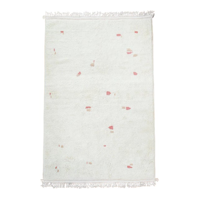Handmade-To-Order Natural White Moroccan Wool Rug With Beige and Rose Pebble Pattern - 6x9 Ft For Sale