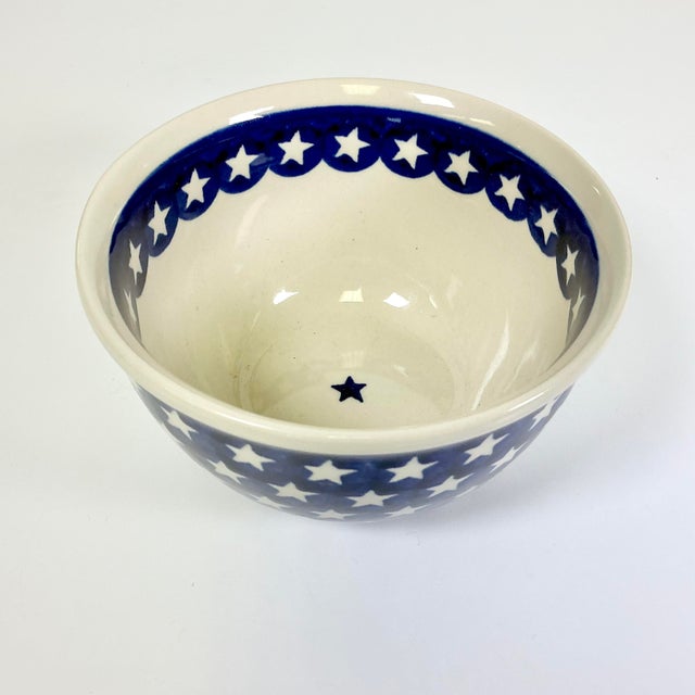 1980s Arts & Crafts Americana Boho Chic Stars Boleslawiec Polish Pottery Serving Bowl - 4th of July For Sale - Image 6 of 9