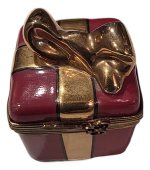 Small Limoges Porcelain Christmas or Gift Box