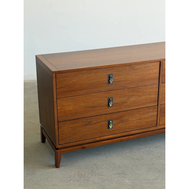 1960s John Keal for Brown Saltman Six Drawer Dresser, Attributed For Sale - Image 4 of 11