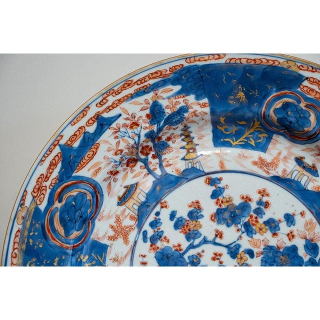 Large 18th Century Antique Chinese Qing Dynasty Imari Porcelain Charger For Sale - Image 10 of 18