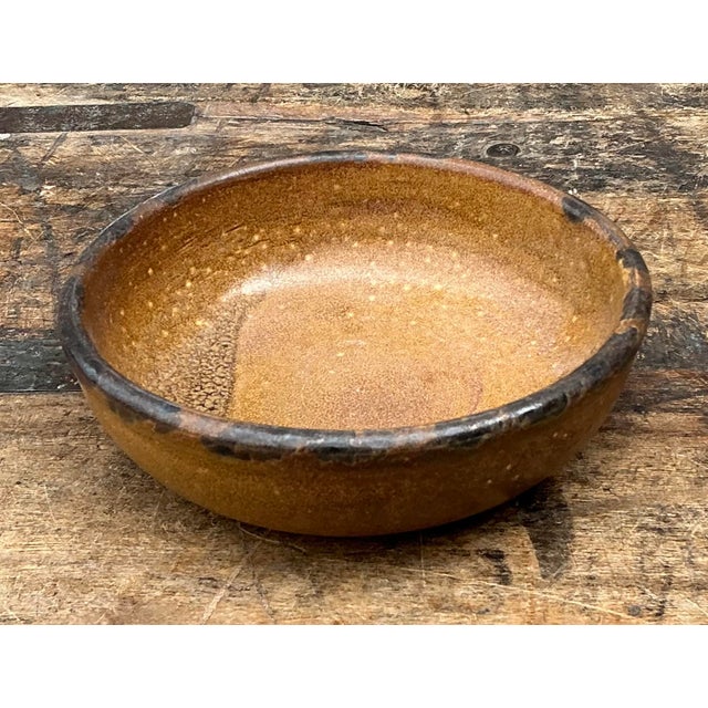 Elevate your tablescape with this exceptional vintage Mid-Century Modern ceramic bowl. Crafted in the USA, this stoneware...