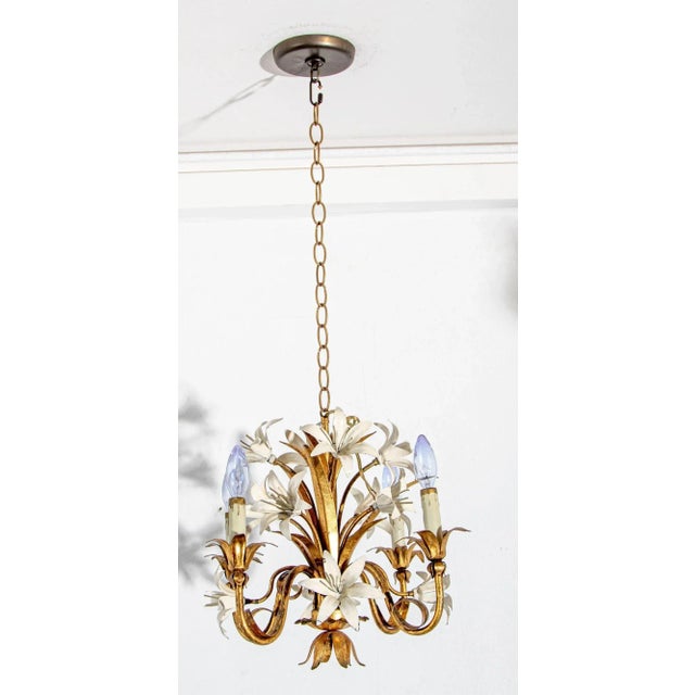 Mid 20th Century Italian Hollywood Regency Gilt Tole Lily Four-Light Chandelier, 1960s For Sale - Image 5 of 13