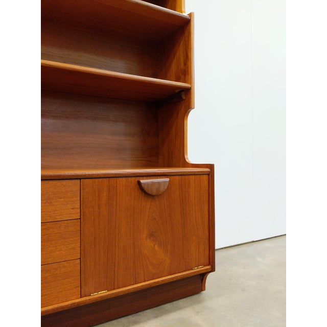 Vintage Mid Century Modern Teak Sideboard by Stonehill, Attributed For Sale In New York - Image 6 of 7