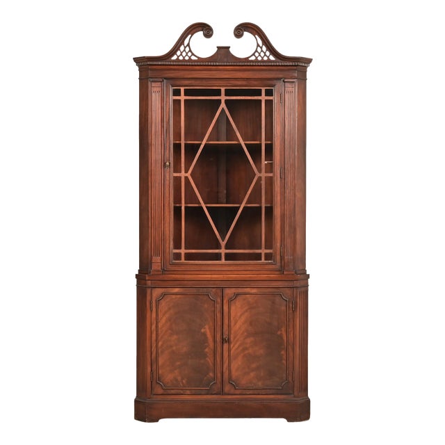 Baker Furniture Style Georgian Flame Mahogany Corner Cabinet, Circa 1940s For Sale