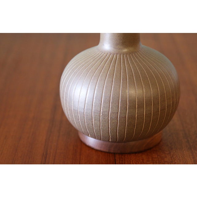 1960s 1960s Gordon and Jane Martz M200 Lamp for Marshall Studios Matte Brown Incised Decorations 25.5" For Sale - Image 5 of 8