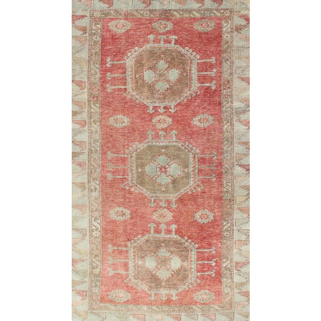 Vintage Turkish Oushak Rug With Geometric Medallions 4'5 X 7'7 For Sale In Atlanta - Image 6 of 10