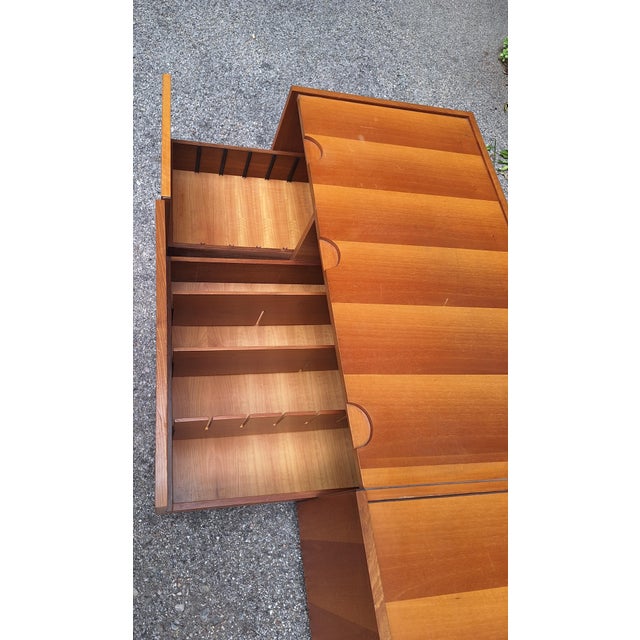 1980s Chest in Shaded National Walnut, 1980s For Sale - Image 5 of 9