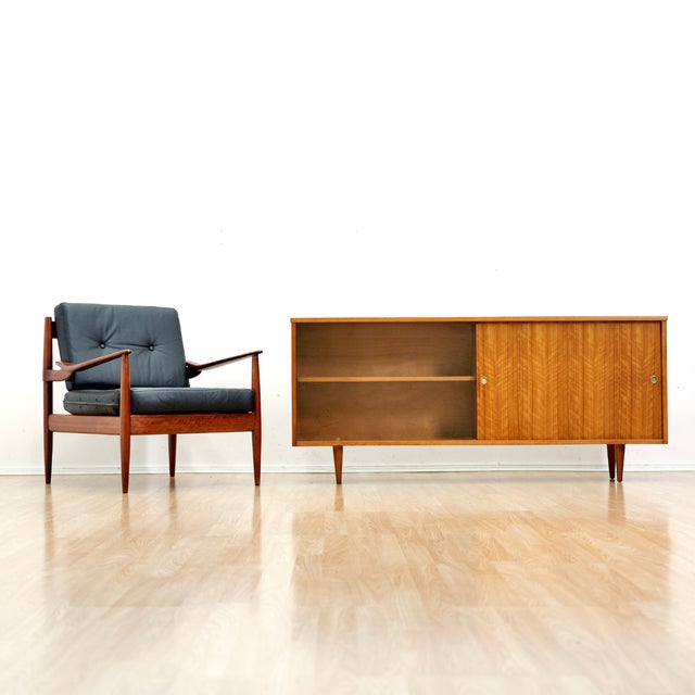 Mid-Century Modern 1960s Wide Mid Century China Display Cabinet For Sale - Image 3 of 9