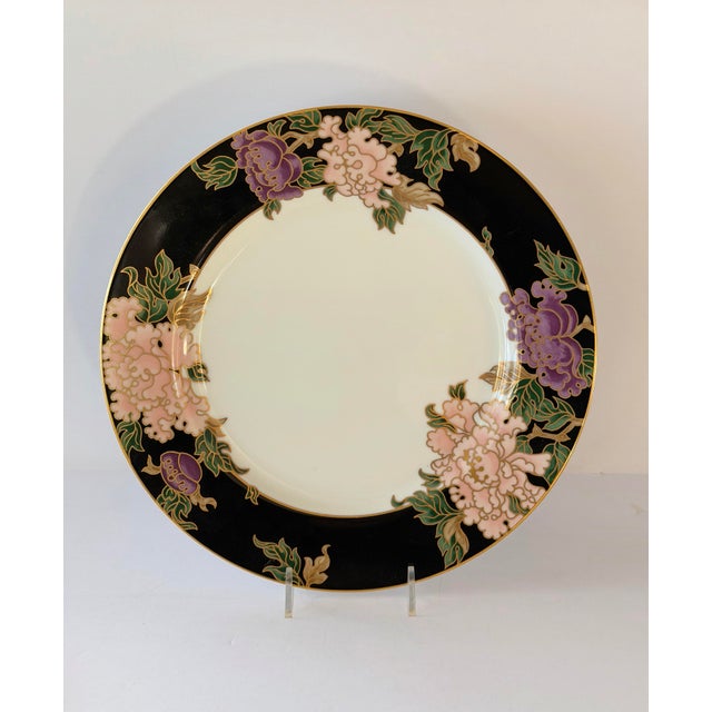 Chinoiserie 1970s Japan Fitz and Floyd Cloisonné Peony Flowers Porcelain Plates Service for 8 - Set of 16 For Sale - Image 3 of 7