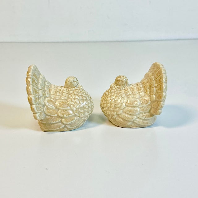 American 1970s Vintage Boho Chic Americana Ceramic Trompe L’Oeil Turkey Salt and Pepper Shakers - A Pair For Sale - Image 3 of 11
