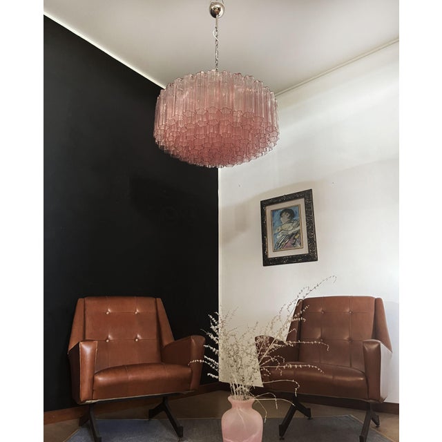 Italian vintage chandelier in Murano glass and nickel plated metal structure. The armor polished nickel supports 101 large...