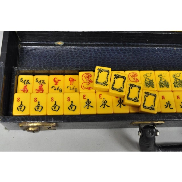 Yellow Vintage 1960s Mahjong Set Tiles in Case 162 Bakelite Tiles & 5 Racks For Sale - Image 8 of 18