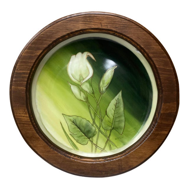 1980s Hand-Painted Green Flower Plate Framed in Solid Wood For Sale