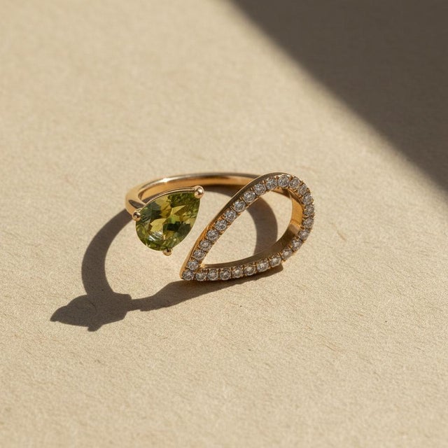 Metal Pear Peridot 14k Gold Ring, Size 7.5 For Sale - Image 7 of 8