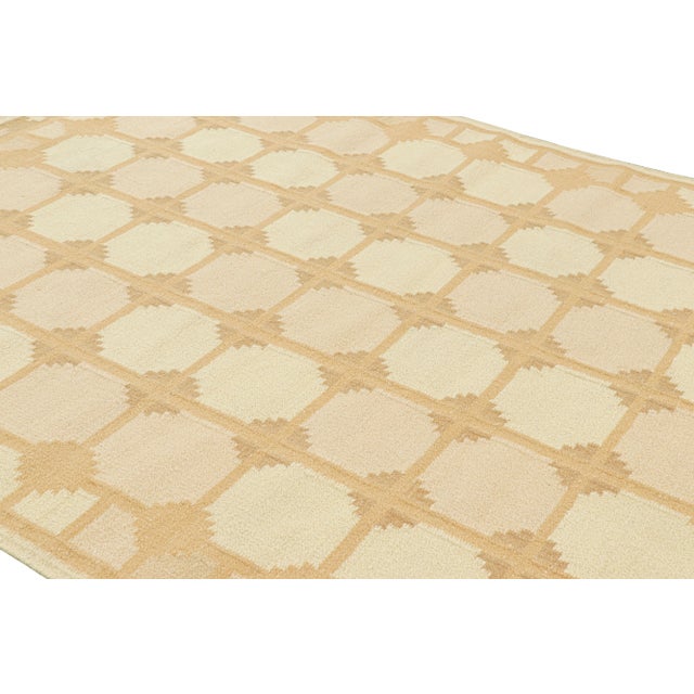 Looking for a custom size? For more information on customization capabilities, please reach out to custom@chairish.com....