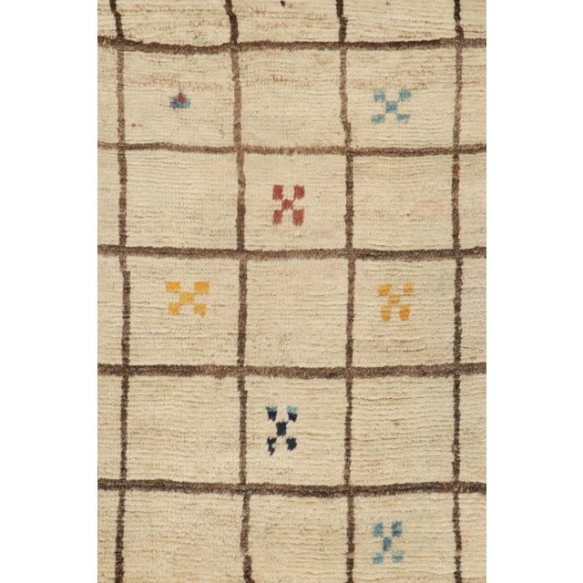 1950s Vintage Qashqai Persian Gabbeh Rug in Beige-Brown Grid Pattern by Rug & Kilim For Sale In New York - Image 6 of 7