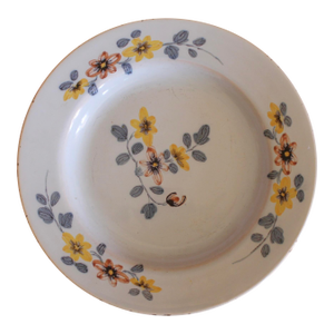 English Delftware Plate in Yellow and Lavender