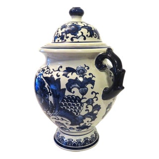 Chinoiserie Blue and White Ceramic Porcelain Ginger Jar With Lid and Handles VTG For Sale