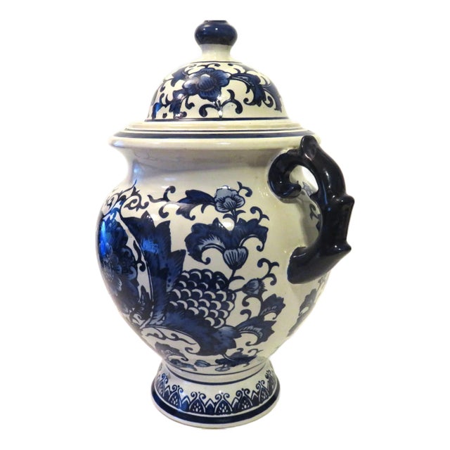 Chinoiserie Blue and White Ceramic Porcelain Ginger Jar With Lid and Handles VTG For Sale