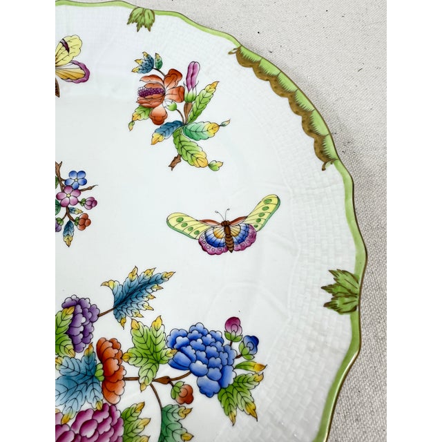 Chinoiserie Vintage Hand-Painted Herend Hungary Queen Victoria Porcelain Plate For Sale - Image 3 of 8