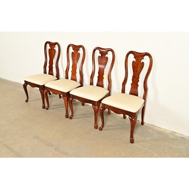 Queen Anne Thomasville Queen Anne Carved Solid Mahogany Dining Chairs | Set of Four For Sale - Image 3 of 13